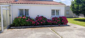 Exterior detail - Gîte for 6 people in a green setting.  (fouras)