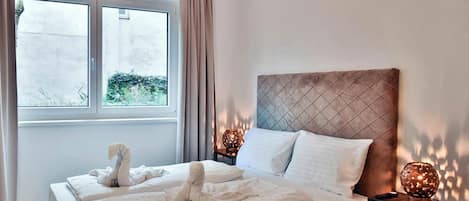 Apartment, 1 Queen Bed, Non Smoking | 1 bedroom, free WiFi