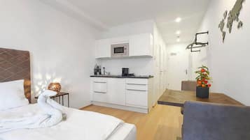 Apartment, 1 Queen Bed, Non Smoking | 1 bedroom, free WiFi