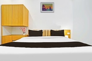 Deluxe Tek Büyük Yataklı Oda, Şehir Manzaralı | Ücretsiz kablosuz İnternet, çarşaf takımı 