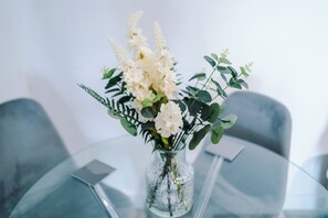 Dining - Modern Apartment in Salford Quays With Balcony That Offers Stunning River-Views (Salford)