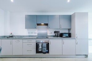 Microondas, horno, placa de cocina, lavavajillas