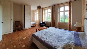 House - Majestic Holiday Home in Clesse With Garden (Clessé)
