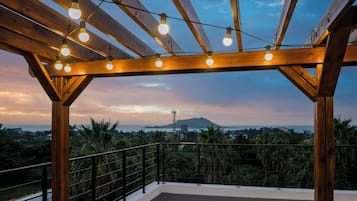 Chambre Double Deluxe, plusieurs lits, piscine privée, vue océan | Terrasse/Patio