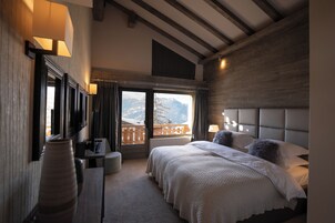 Luxury Double or Twin Room, Mountain View | Premium bedding, in-room safe, free WiFi, bed sheets