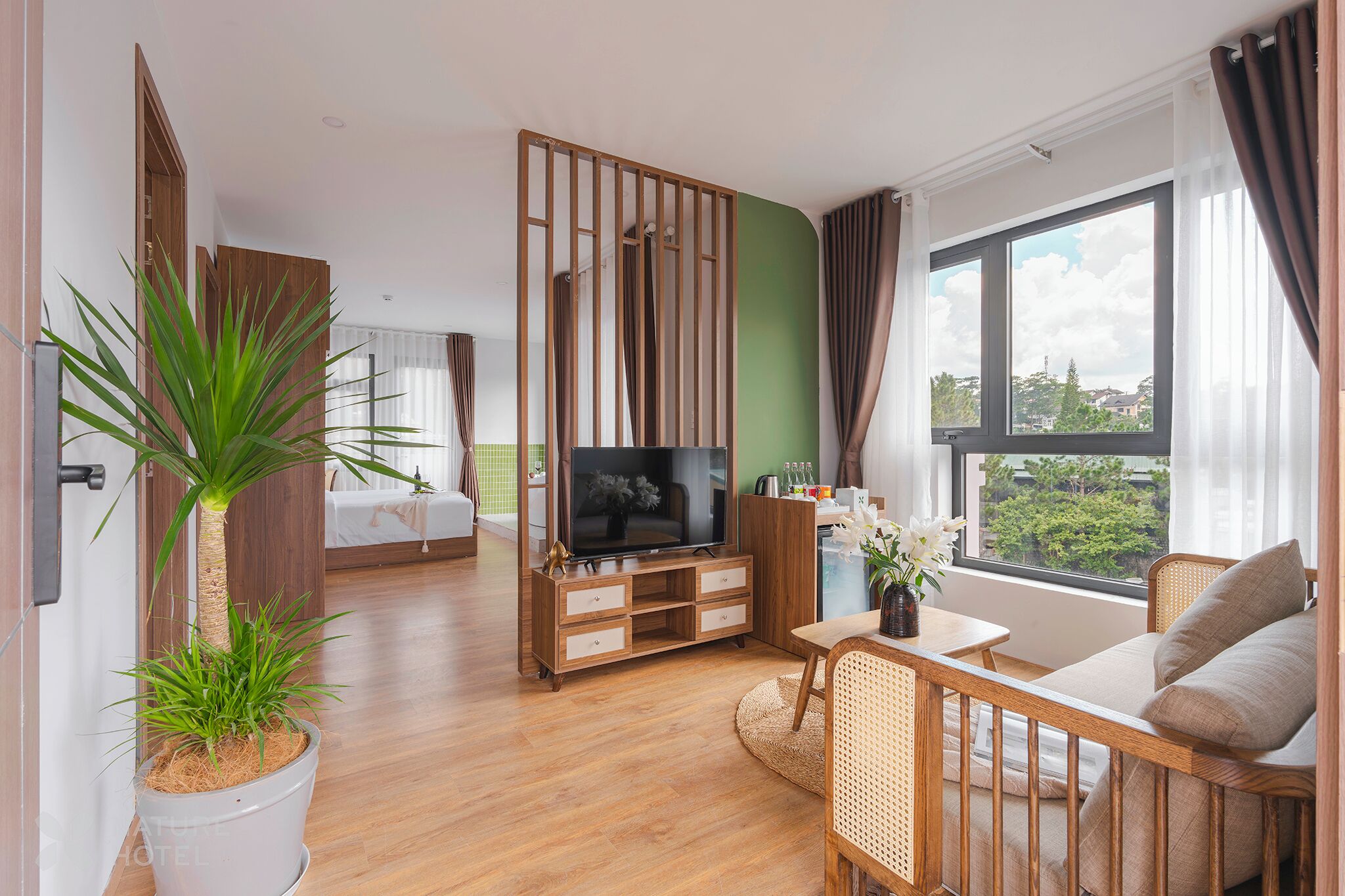 Senior Suite, 2 Bedrooms, Bathtub | Interior detail
