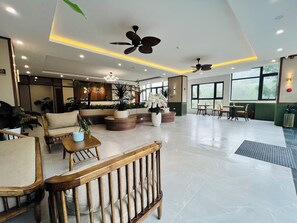 Lobby sitting area - Nature Hotel - Le Hong Phong (Da Lat)