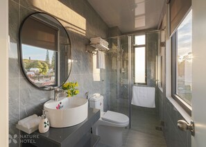 Executive Double or Twin Room | Bathroom | Shower, rainfall showerhead, designer toiletries, hair dryer - Nature Hotel - Le Hong Phong (Da Lat)
