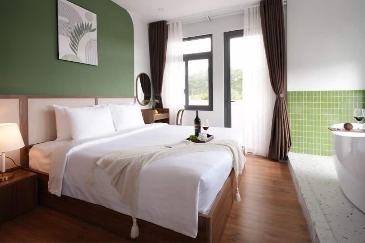 2 bedrooms, minibar, in-room safe, individually decorated