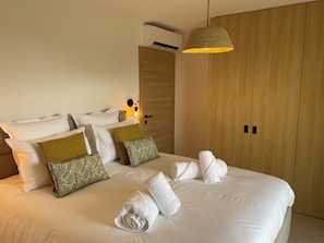 3 chambres, fer et planche à repasser, Wi-Fi, draps fournis