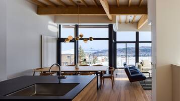 Chalet, 4 Bedrooms, Balcony, Hill View | In-room dining