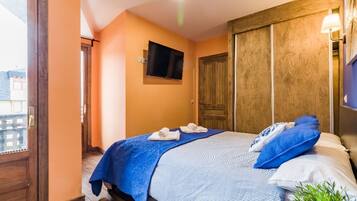 2 makuuhuonetta, silitysrauta/-lauta, vauvan matkasänky, Wi-Fi