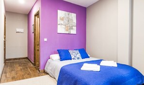 1 chambre, fer et planche à repasser, Wi-Fi, literie fournie