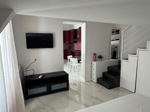 2 عدّة غرف نوم ومكواة/لوح كي وواي فاي وملاءات أسرّة