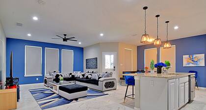Stunning 6 Bedroom Near Downtown with Tons of Games, Pickleball, Sleeps 19