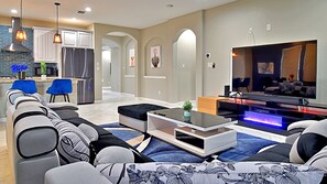 Smart TV, fireplace, table football, ping pong - Stunning 6 Bedroom Near Downtown with Tons of Games, Pickleball, Sleeps 19  (San Antonio)