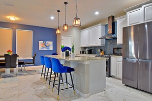 Fridge, microwave, oven, stovetop - Stunning 6 Bedroom Near Downtown with Tons of Games, Pickleball, Sleeps 19  (San Antonio)