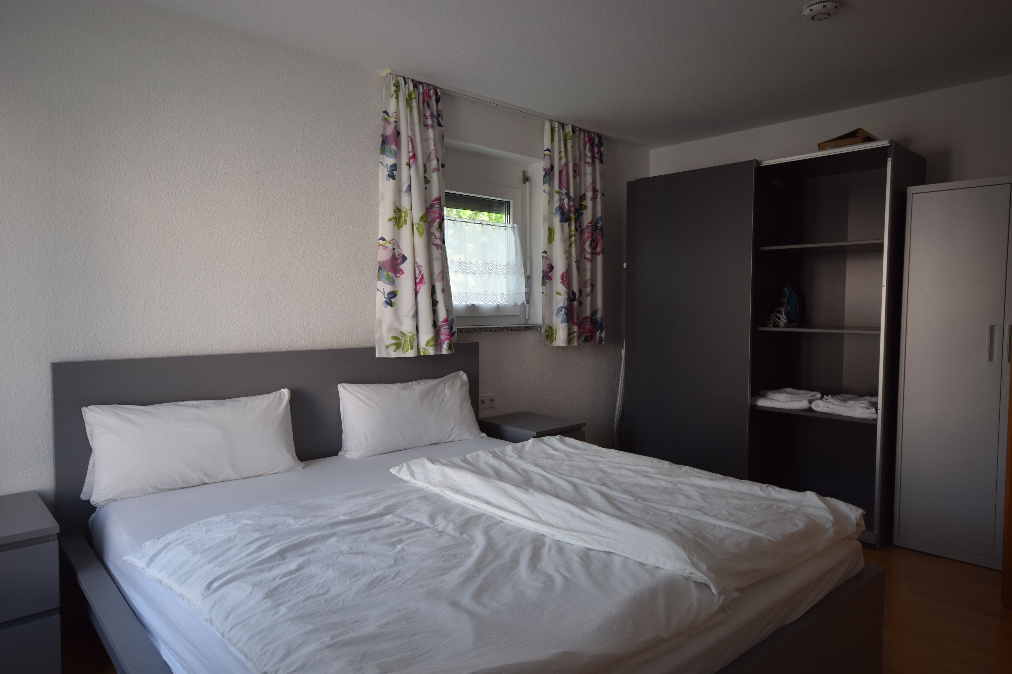 2 間睡房、書桌、熨斗/熨衫板、Wi-Fi