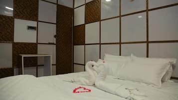 2 chambres, fer et planche à repasser, Wi-Fi, draps fournis