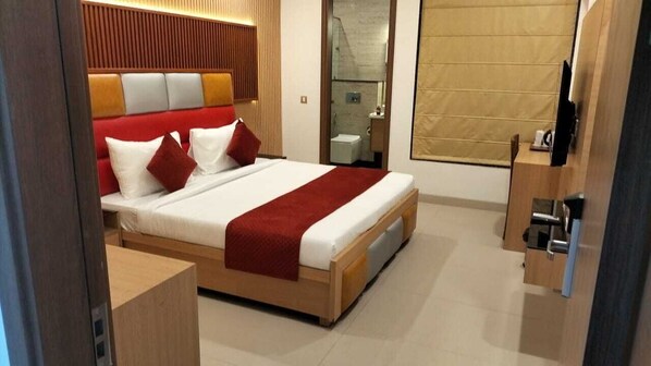 Deluxe Room | Laptop workspace, iron/ironing board, free WiFi - Hari's Court - Hotel and Banquet (Gurugram)