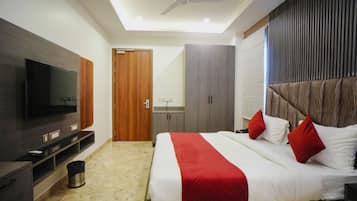 Deluxe Double or Twin Room | Laptop workspace, iron/ironing board, free WiFi