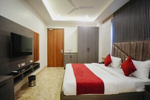 Deluxe Double or Twin Room | Laptop workspace, iron/ironing board, free WiFi - Hari's Court - Hotel and Banquet (Gurugram)