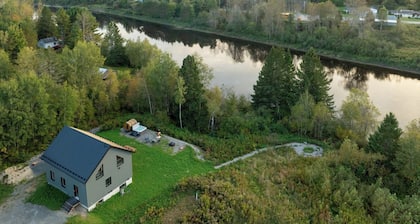 Batiscan - Waterfront, Private Spa & Sauna