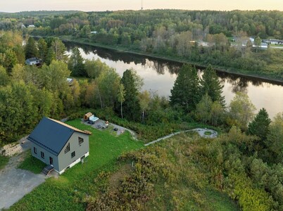 Batiscan - Waterfront, Private Spa & Sauna