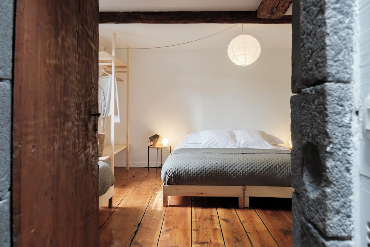 Comfort Room, Courtyard View