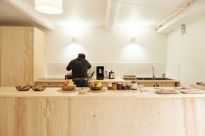 Petit déjeuner préparé sur commande (8 EUR par personne)