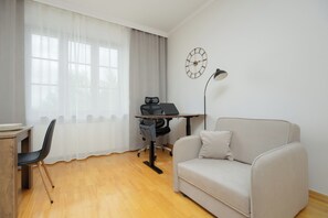 Apartamento, 2 quartos, 2 banheiros | Sala de estar