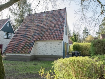 Restyled House With Three Bathrooms, Breda at 10km