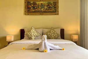 Decoración personalizada, muebles diferentes, escritorio y wifi gratis 