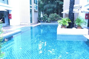 อพาร์ทเมนท์, 1 ห้องนอน, พร้อมสิ่งอำนวยความสะดวกสำหรับผู้พิการ, ระเบียง | สระว่ายน้ำ | สระว่ายน้ำกลางแจ้ง