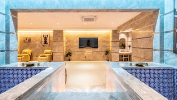 Indoor spa tub