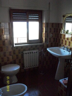 HandtĂŒcher, Seife, Toilettenpapier