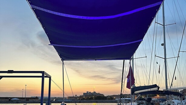 A boat deck with a hot tub, lounge chairs, and a covered area. - AMAZING in Ortigia  (Siracusa)
