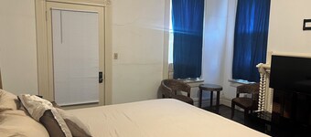 Downstairs Studio apartment in delightful Anniston with WiFi, AC