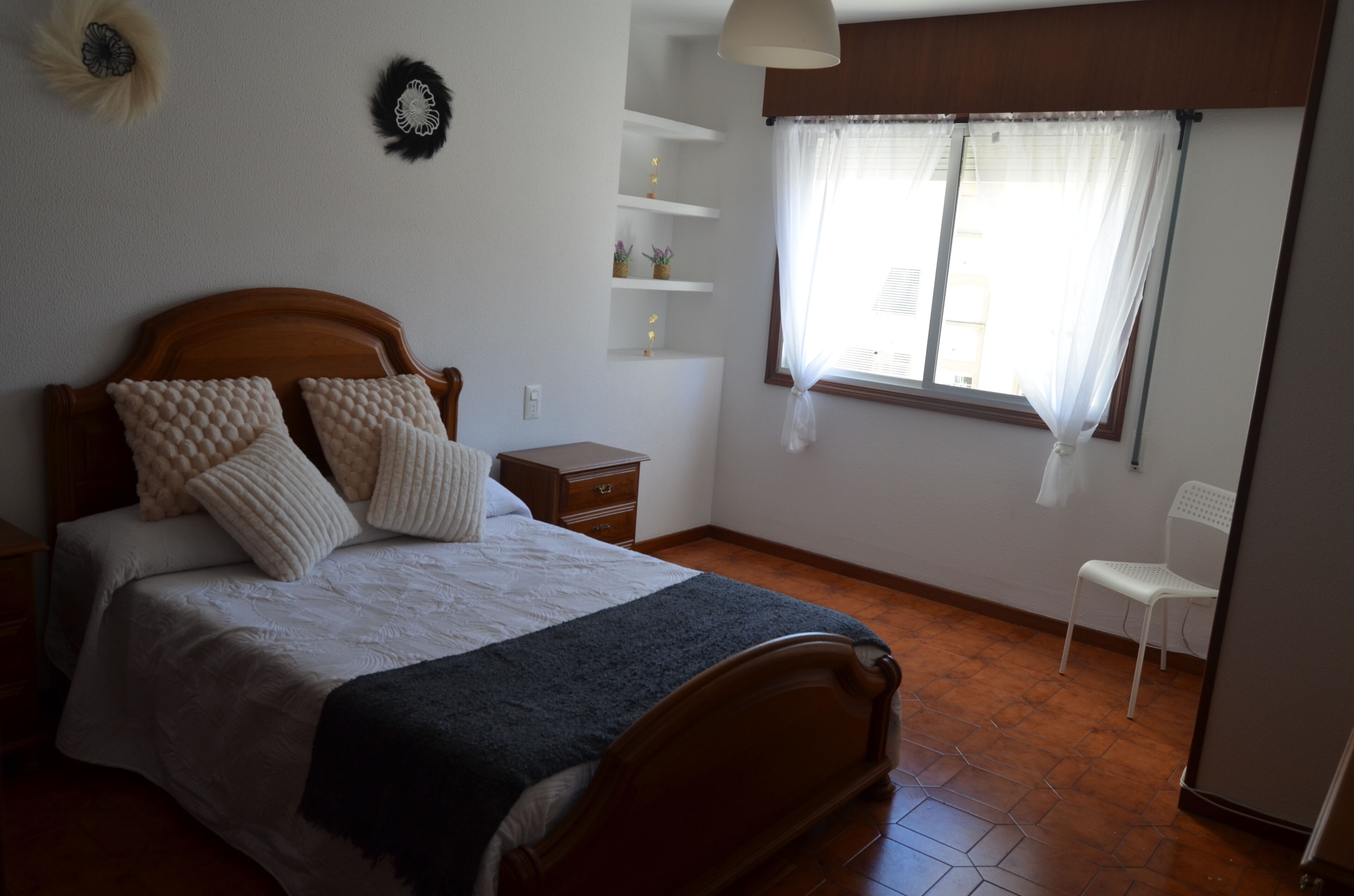 3 bedrooms, iron/ironing board, bed sheets