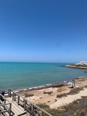 Beach nearby, sun-loungers, beach towels