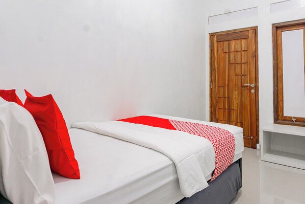 Standard Double Room | Desk, free WiFi, bed sheets