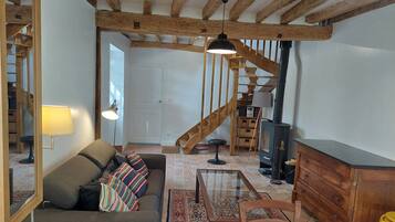 Fernseher, DVD-Player, Arbeitsbereiche