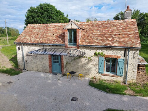 Retraite Champêtre avec Home Cinéma et Verger Libre Cueillette, près de la Loire et des Châteaux