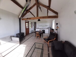 TV - Charming Country Cottage Near Orléans with Orchard, Garden, and Wildlife (Gémigny)