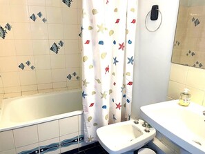 Bathroom - Seaside studio La Grande Motte, 4 sleeps, parking (La Grande-Motte)