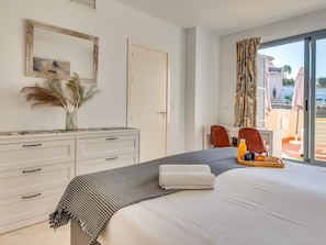 3 bedrooms, WiFi, bed sheets
