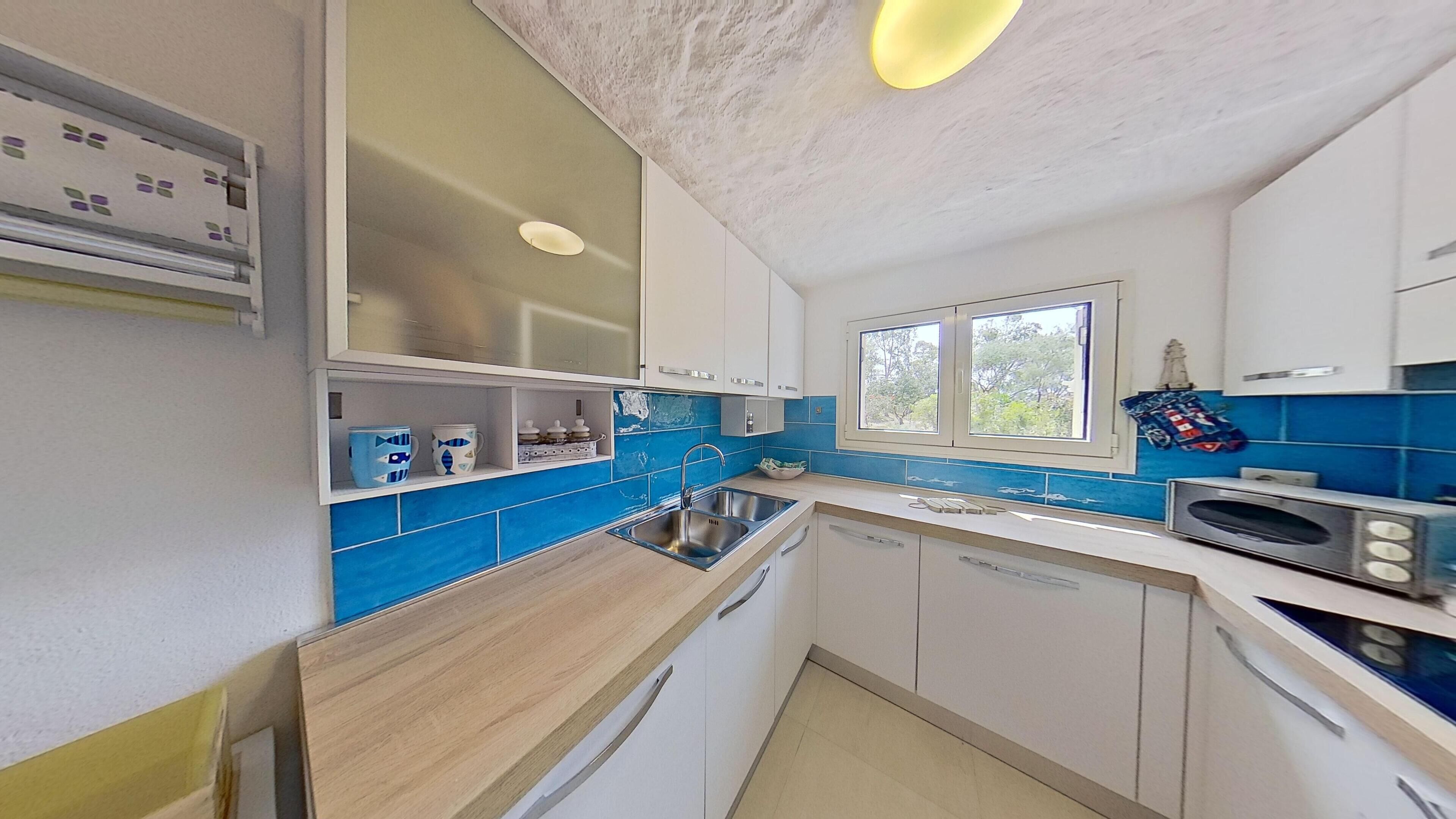 Microonde, forno, piano cottura, lavastoviglie