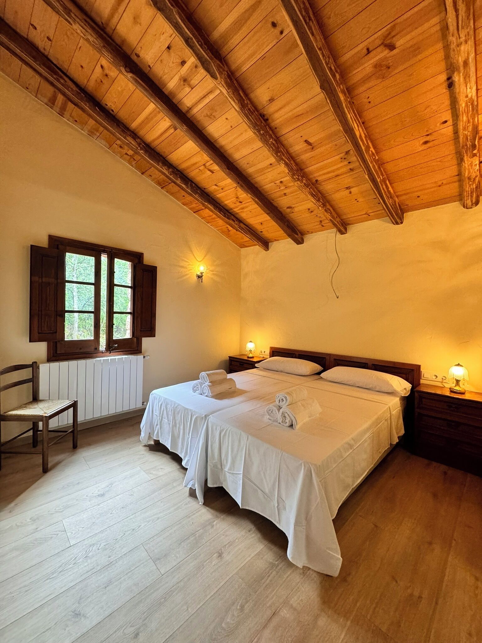 5 habitaciones, cuna de viaje, wifi gratis y ropa de cama 