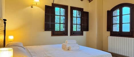 5 bedrooms, travel cot, free WiFi, bed sheets