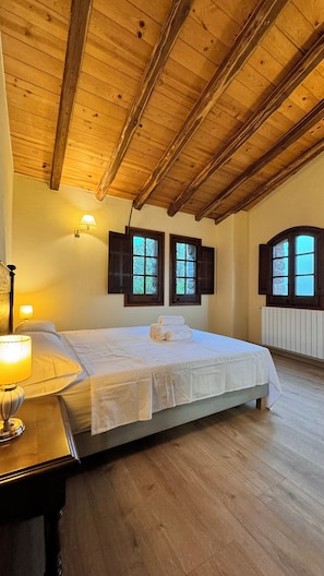 5 habitaciones, cuna de viaje, wifi gratis y ropa de cama 